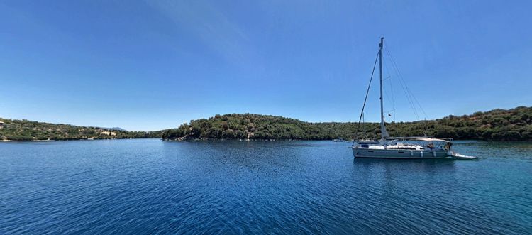 Yacht anchorages in Kapela Bay