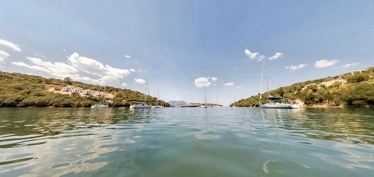 Yacht anchorages in Kapela Bay