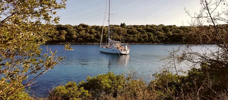 Yacht anchorages in Rementinou Bay