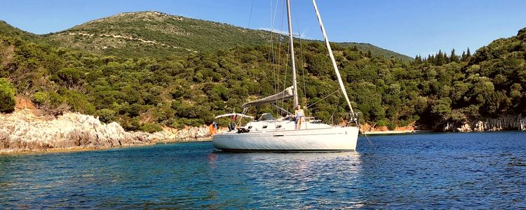 Yacht anchorages in Three Beaches Bay