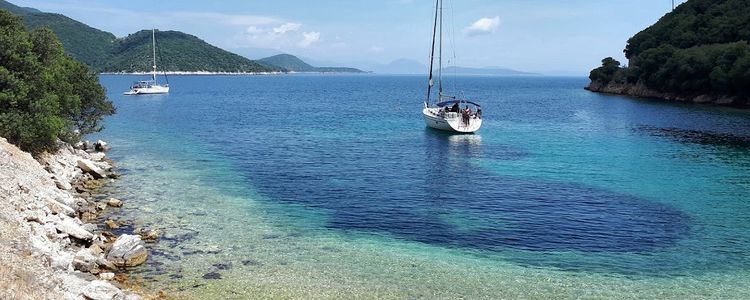 Yacht anchorages in Kourvolia Bay