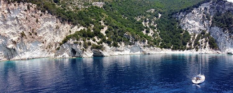 Yacht anchorage in Atoko Cliff Bay