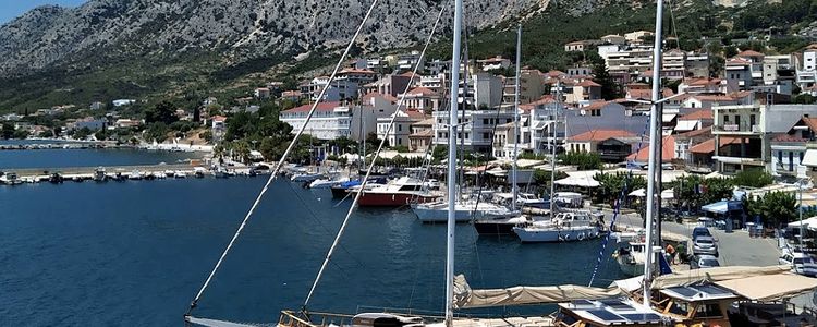 Yacht mooring in Astacos Fishport