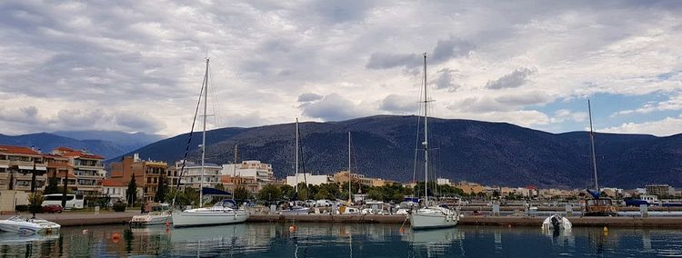 Yacht mooring in Itea Marina