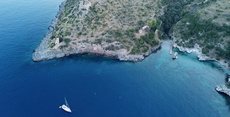 Yacht mooring on buoys in Infreschi Bay