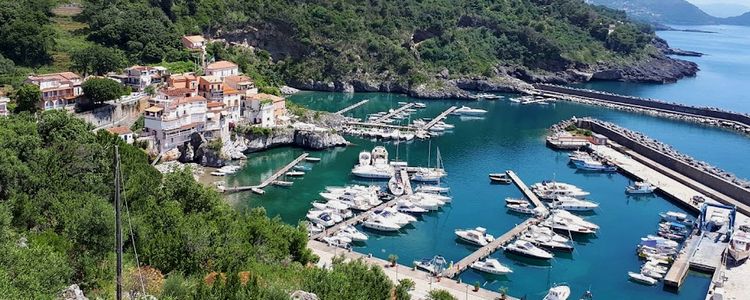 Yacht mooring in Maratea marina