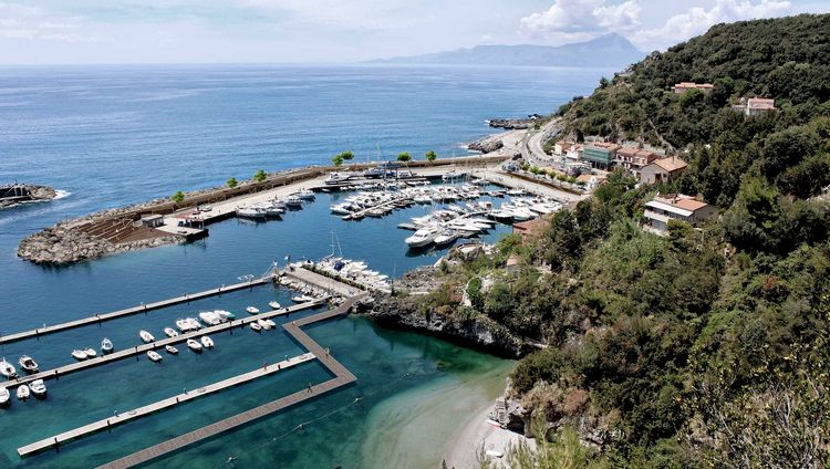 Yacht mooring in Maratea marina