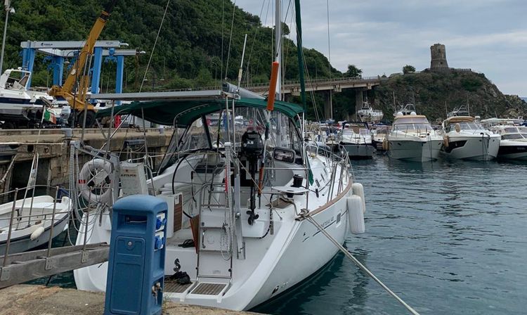 Yacht mooring in Porto di Bagnara