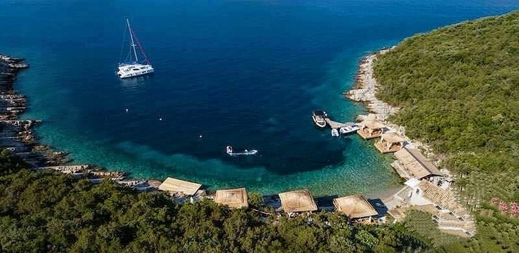 Yacht mooring bouys in Pakljena Bay