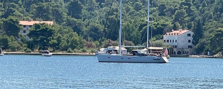 Yacht anchorage in Veliki Jakjan Bay