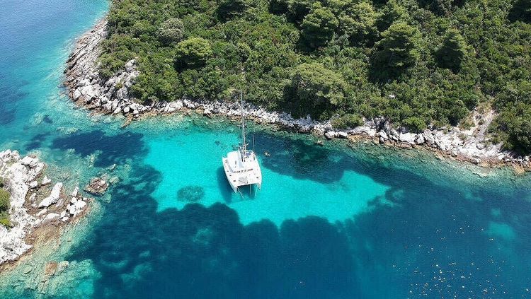 Mooring of yachts in Prozura Bay