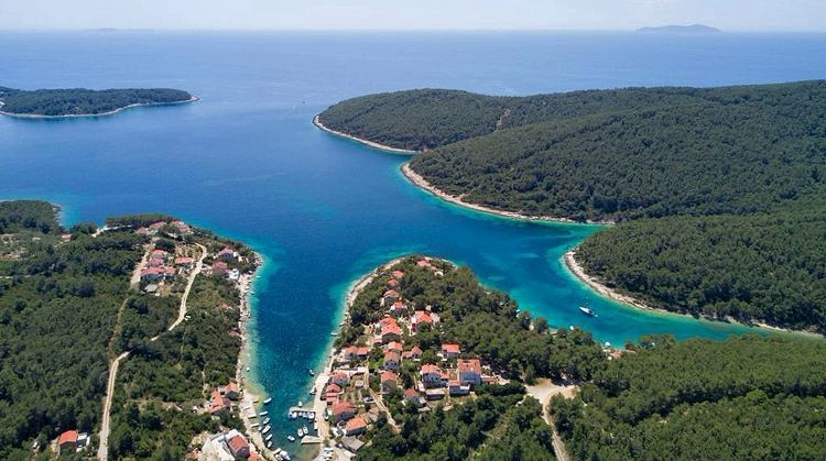 Yacht anchorage in Tri Luki Bay