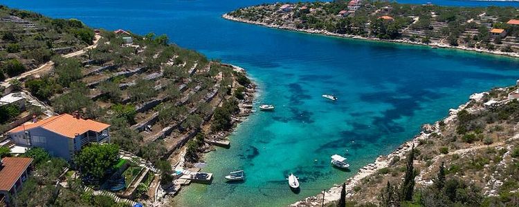 Yacht anchorages in Stracincica Bay