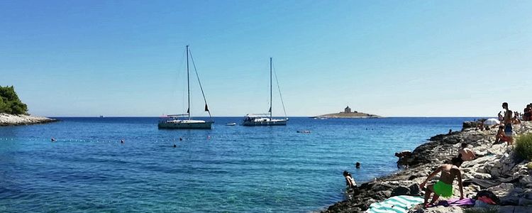 Yacht mooring on buoys in Pokonja dol Bay