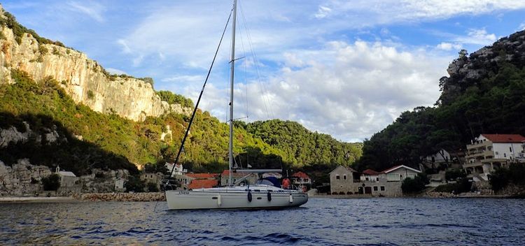 Yacht anchorage in Vela Stiniva Bay