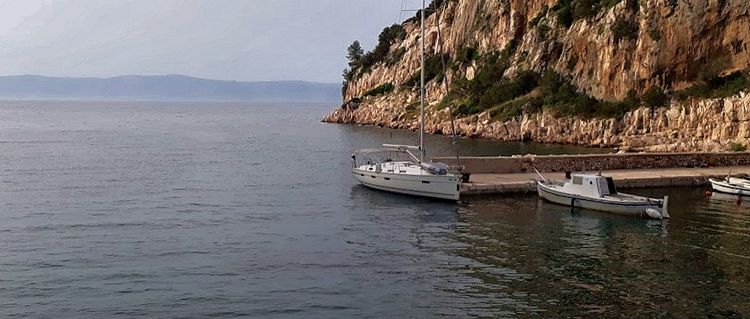 Yacht anchorage in Vela Stiniva Bay