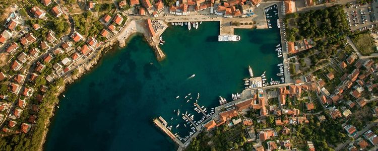 Yacht mooring in Jelsa harbor