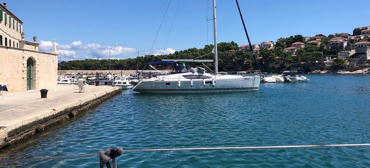 Yacht mooring in Jelsa harbor