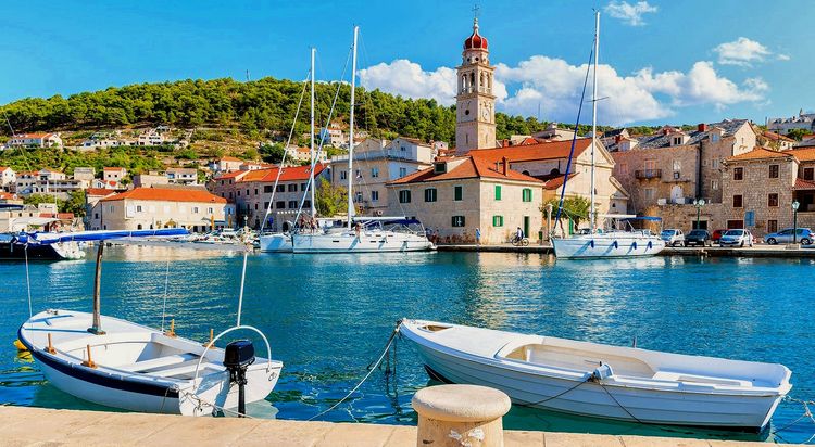 Yacht mooring in Jelsa harbor