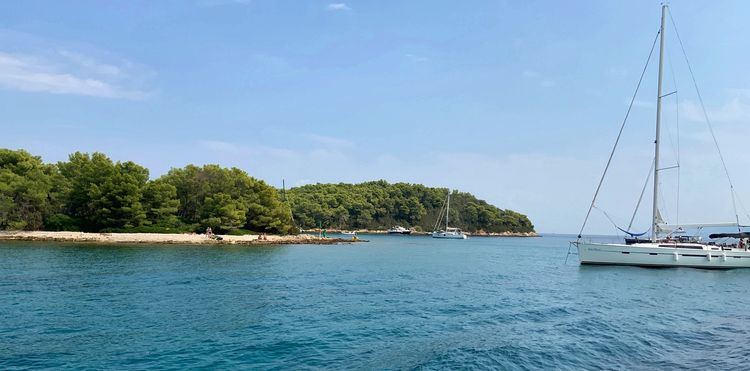 Yacht anchorage at Zecevo Island