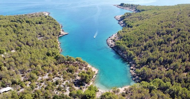 Yacht anchorage in Maslinica Bay