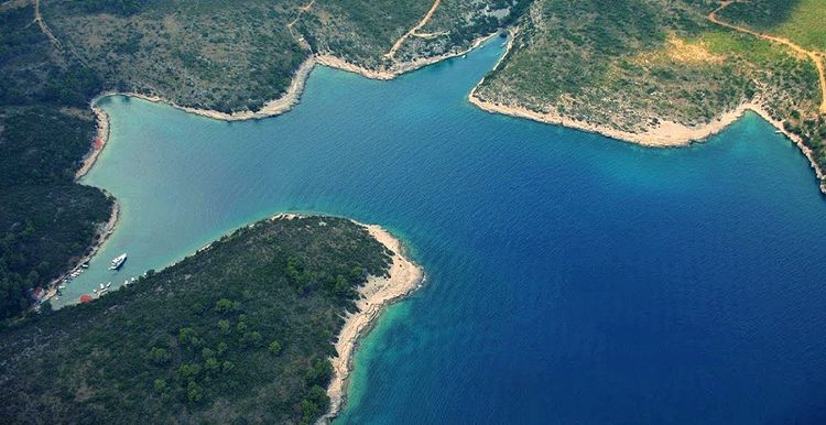 Yacht anchorage in Zukova Bay