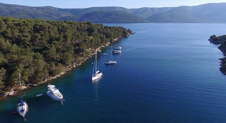 Yacht mooring on buoys in Zavala Bay