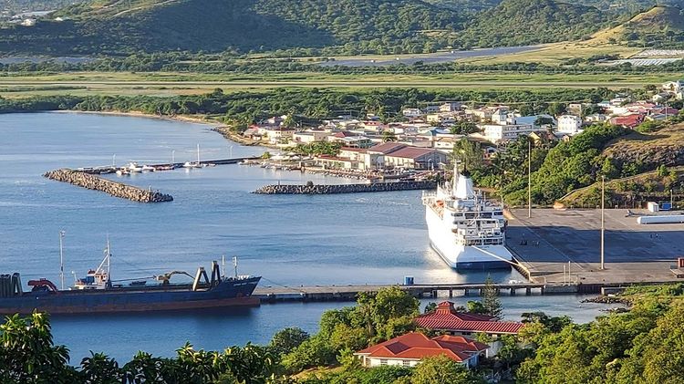 Yacht anchorages in Vieux Fort Bay