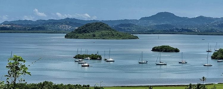 Yacht anchorage off Three Islands