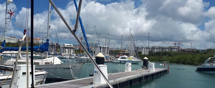 Yacht Marina Étang Z’Abricots