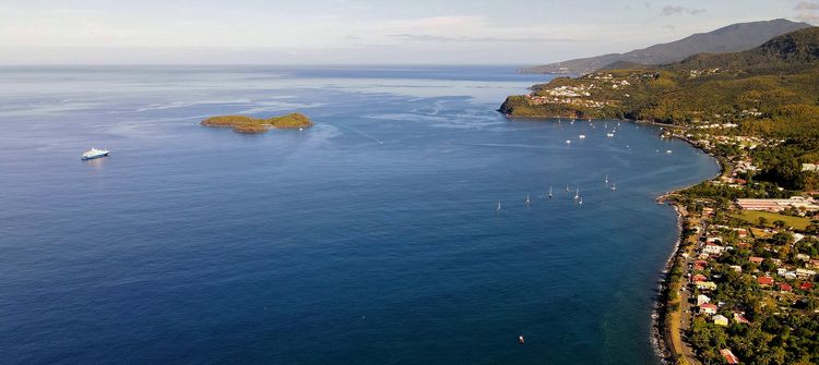 Yacht mooring on buoys and anchors in Malendure Bay