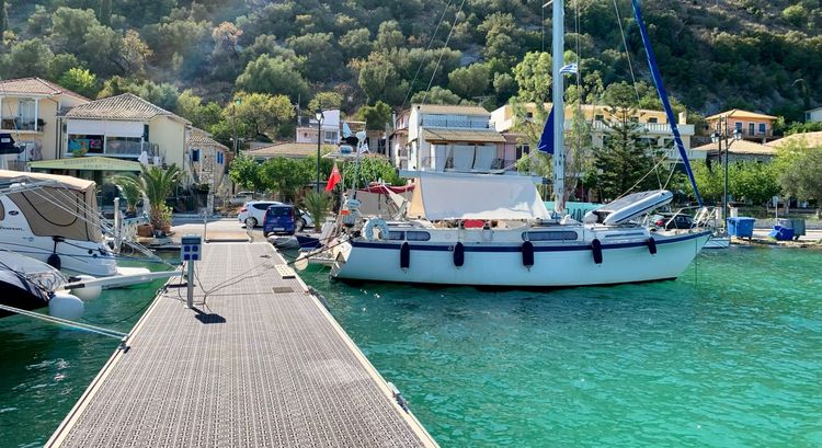 Limanaki Taverna Pontoon