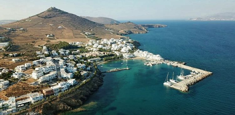 Yacht moorings in Piso Livadi