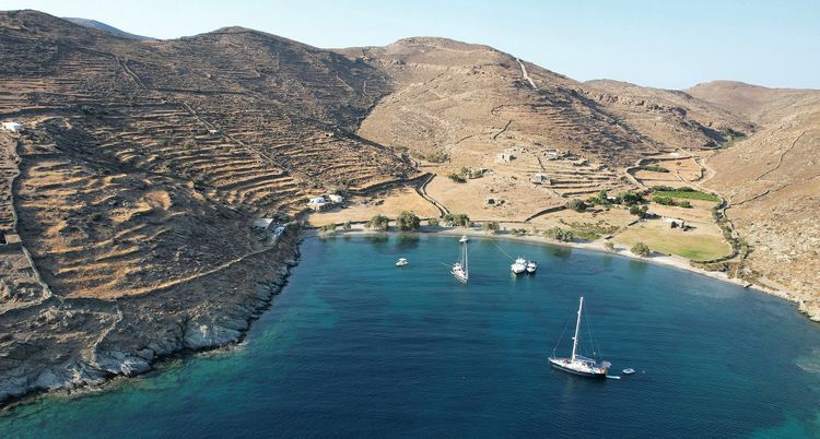 Anchorage of yachts in Agios Ioanis bay