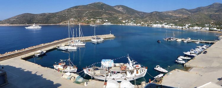 Yacht morings in Platys Gialos