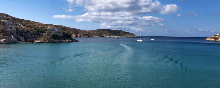 Yacht anchorage in Varis Bay