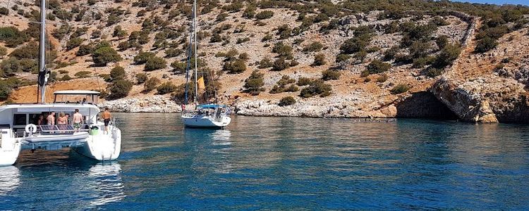 Yacht anchorage in Rhina Bay