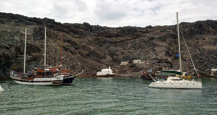 Yacht mooring on the south-east of Palaia Kameni Island