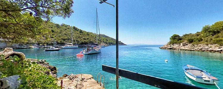 Yacht anchorages in Tatinja Bay