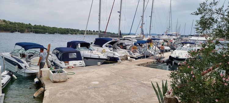 Yachts at the pier of Sandra restaurant