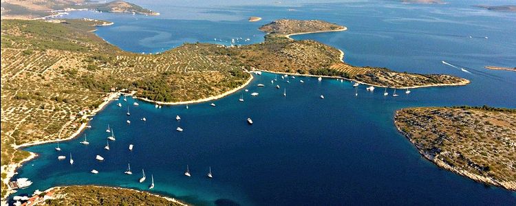 Yachts in Hiljaca Bay