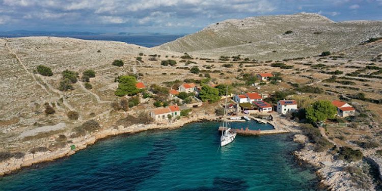 Yacht mooring in Koromachna bay