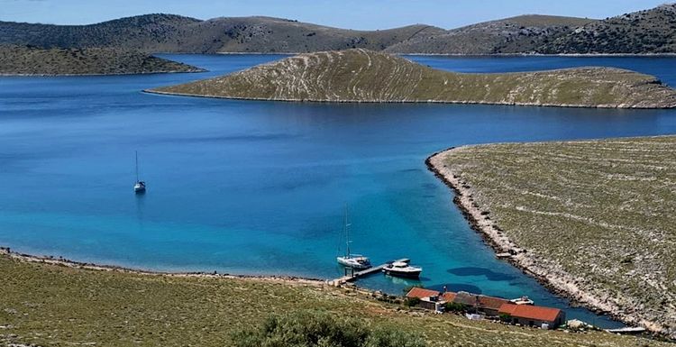 Yacht moorings in Lopatica bay