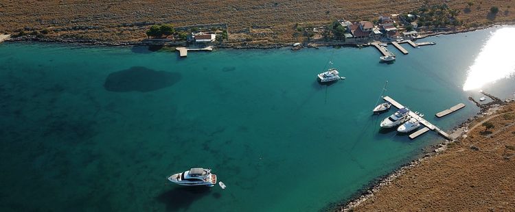 Yacht moorings in Spinata Bay