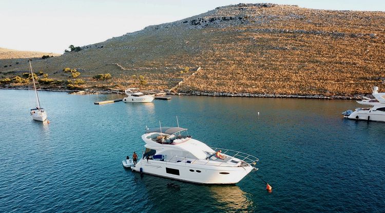 Yacht moorings in Spinata Bay