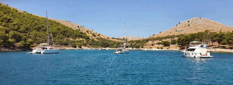 Yacht moorings in Donji Statival Bay