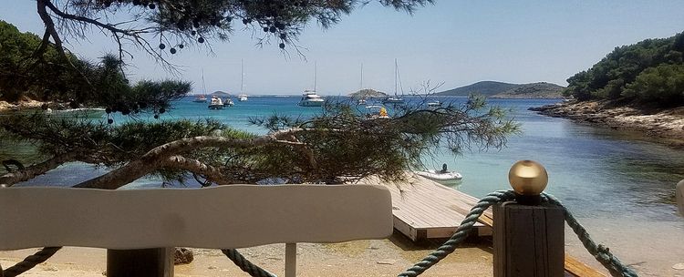 Yacht moorings in Kranje Bay