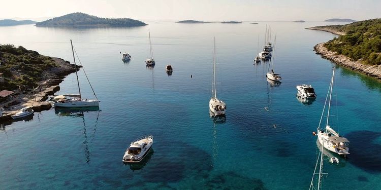 Yacht moorings in Mala Nozdra Bay