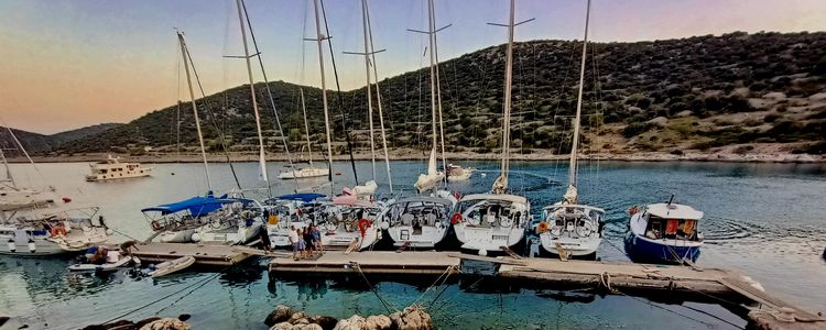 Yacht moorings in Kunjka Bay