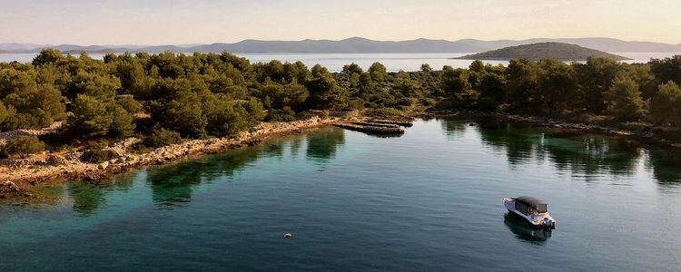 Yacht moorings in Remrtic Bay